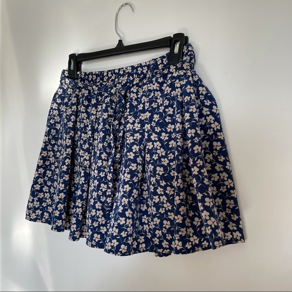 Forever 21 blue floral mini skort size M - Picture 11 of 16